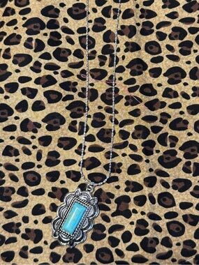 Turquoise Stone Pendant Necklace in Silver Tone